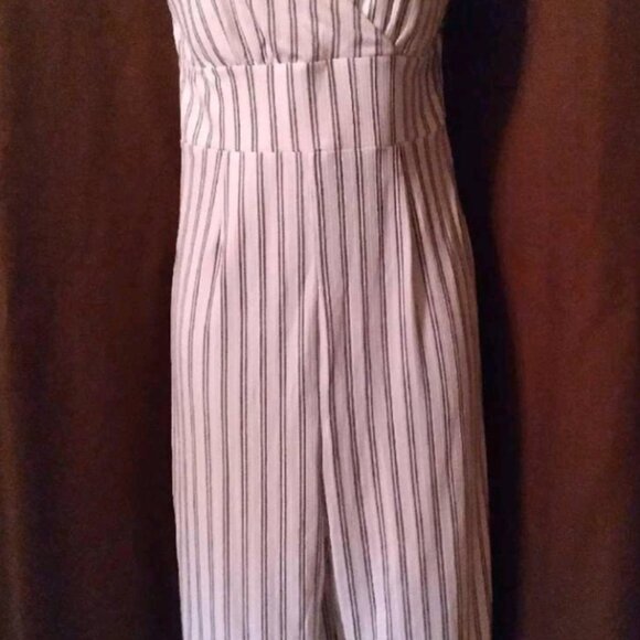 BN Garage Capri-Pant Romper ✨ - Picture 2 of 4